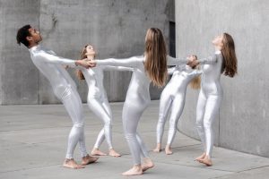 Dancers dressed in silver bodysuits perform Taneli Törmä&#039;s work ALIEN in outdoor public spaces