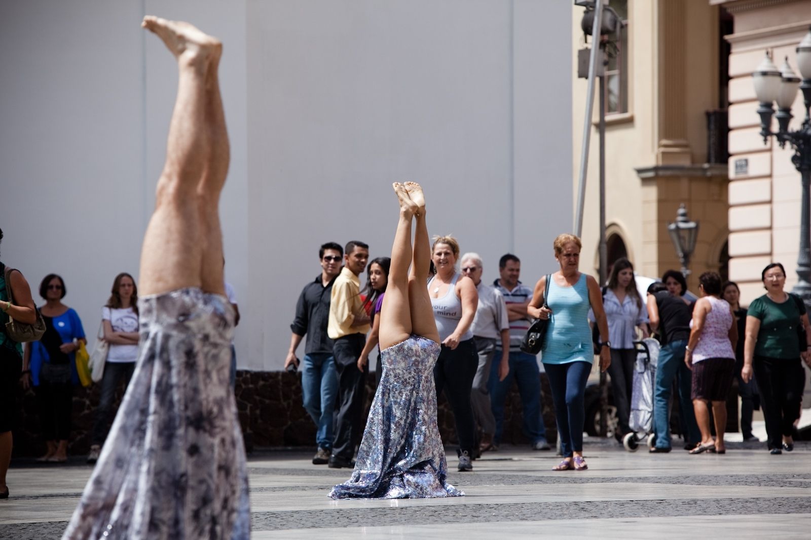 Outdoor performance with artists remaining in a headstand for as long as they can. Passersby watching and discovering the artwork.