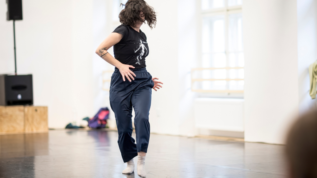 Dancer in a bright studio for auditions with POCKETART in Prague